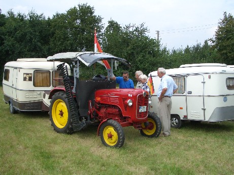 Traktor mit Wohnwagen